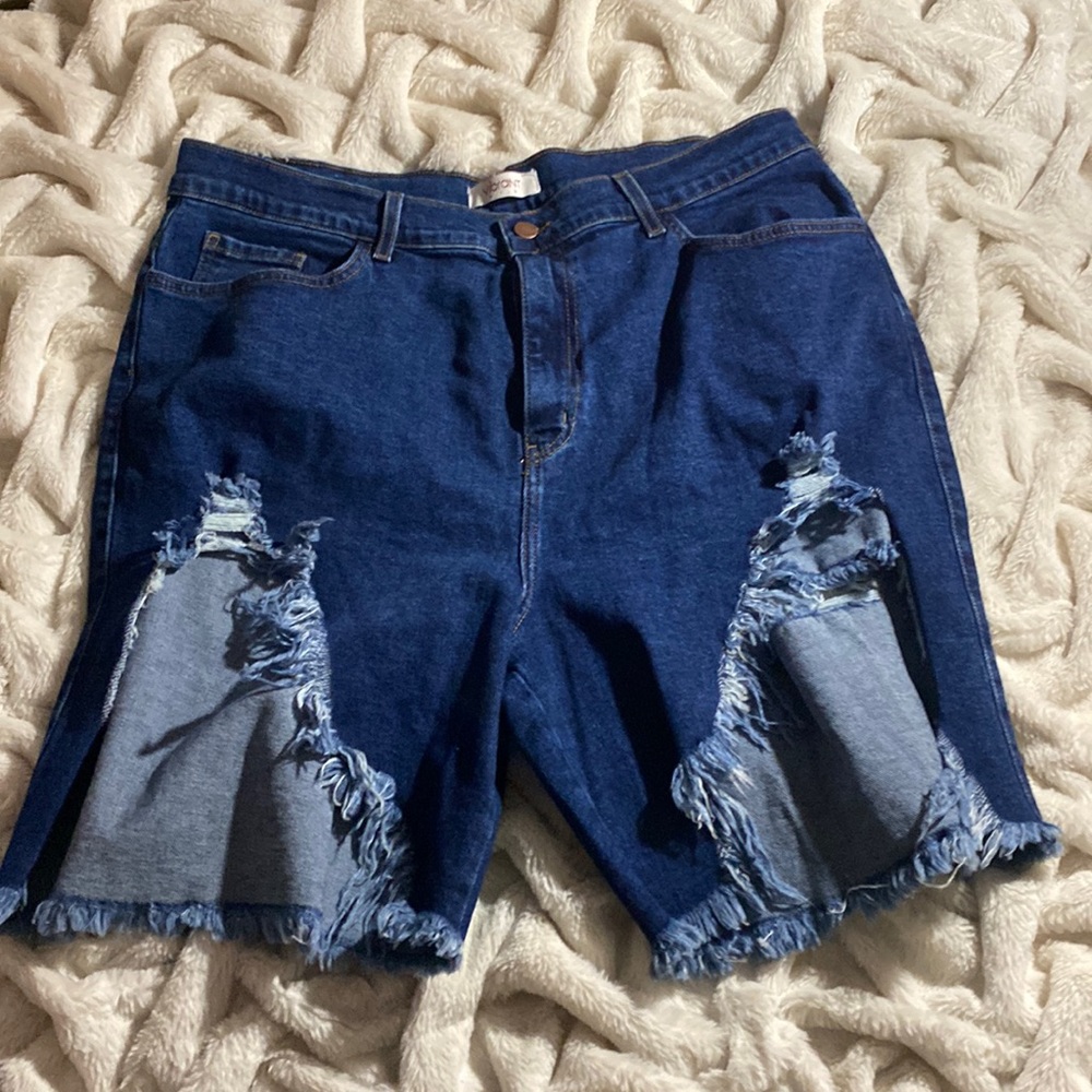 Distressed blue Jean shorts distressed size 3x